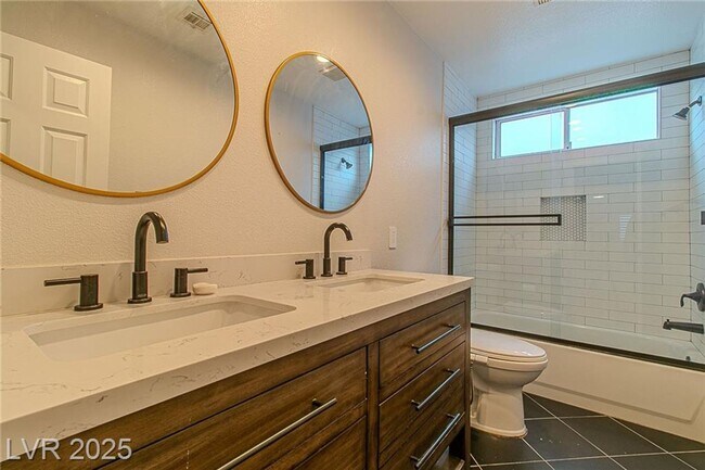 Building Photo - BEAUTIFUL 2 STORY 5 BEDROOM 4 FULL BATHROO...