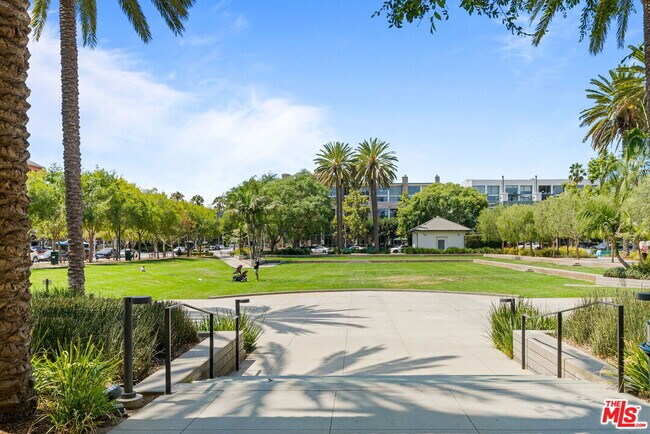 Building Photo - 6020 S Seabluff Dr