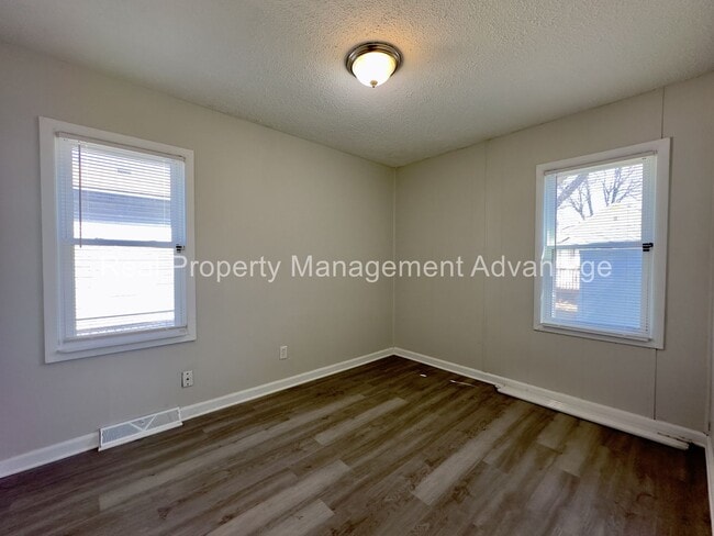 Building Photo - Beautifully Updated 3-Bedroom with Large Open Upstairs!