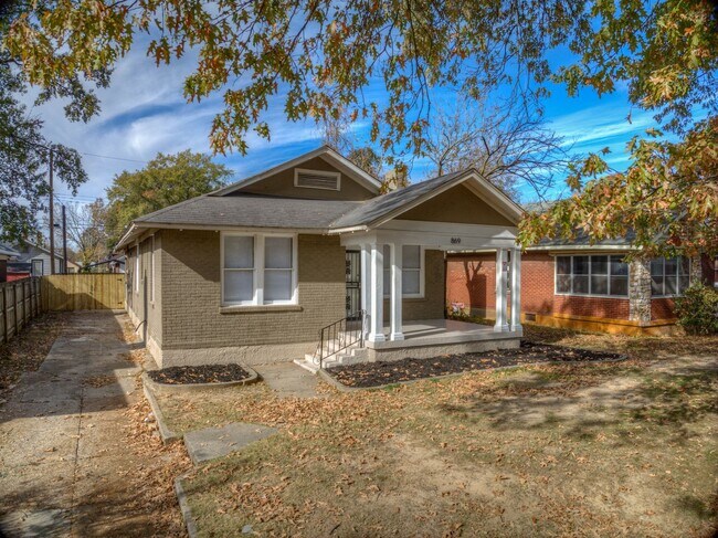 Building Photo - 869 Garland St