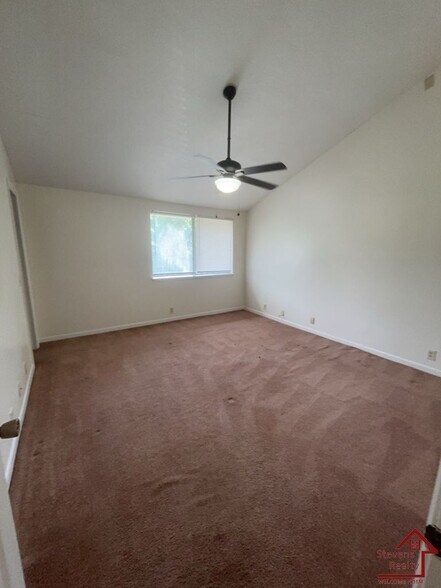 Building Photo - 409 Oriole Dr