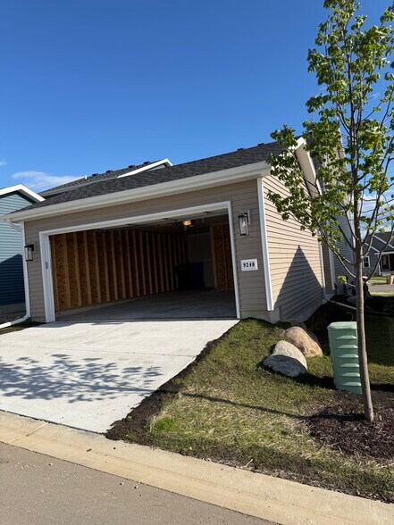 Building Photo - 9240 Gentle Feather Rd