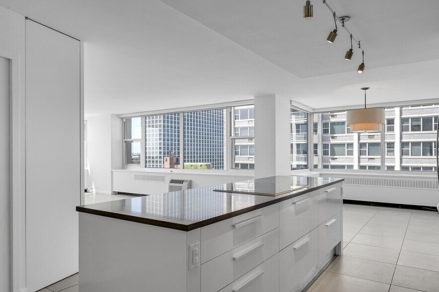 Building Photo - 4250 N Marine Dr