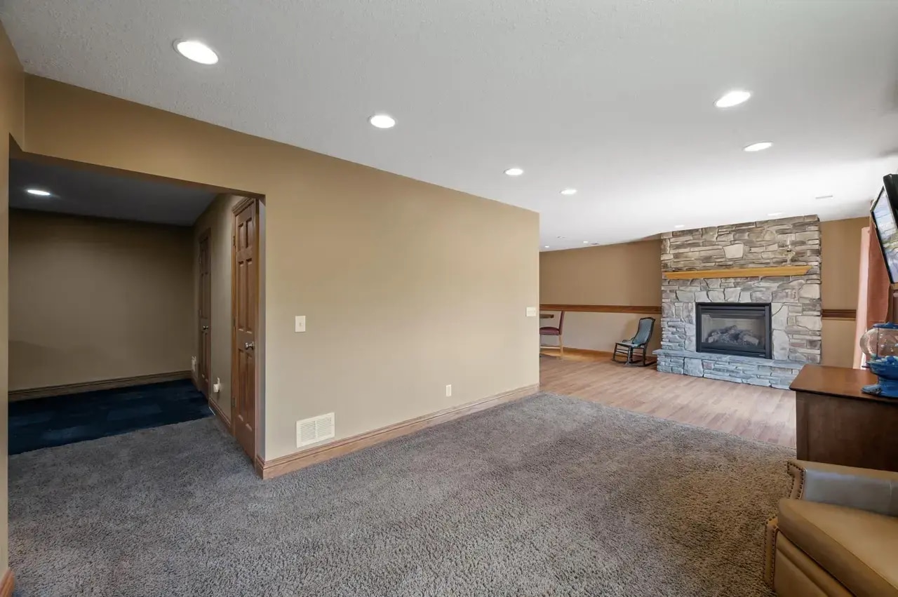 Building Photo - 5265 Fenson Ct N