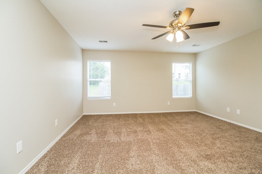 Building Photo - 2776 Sutherland Dr