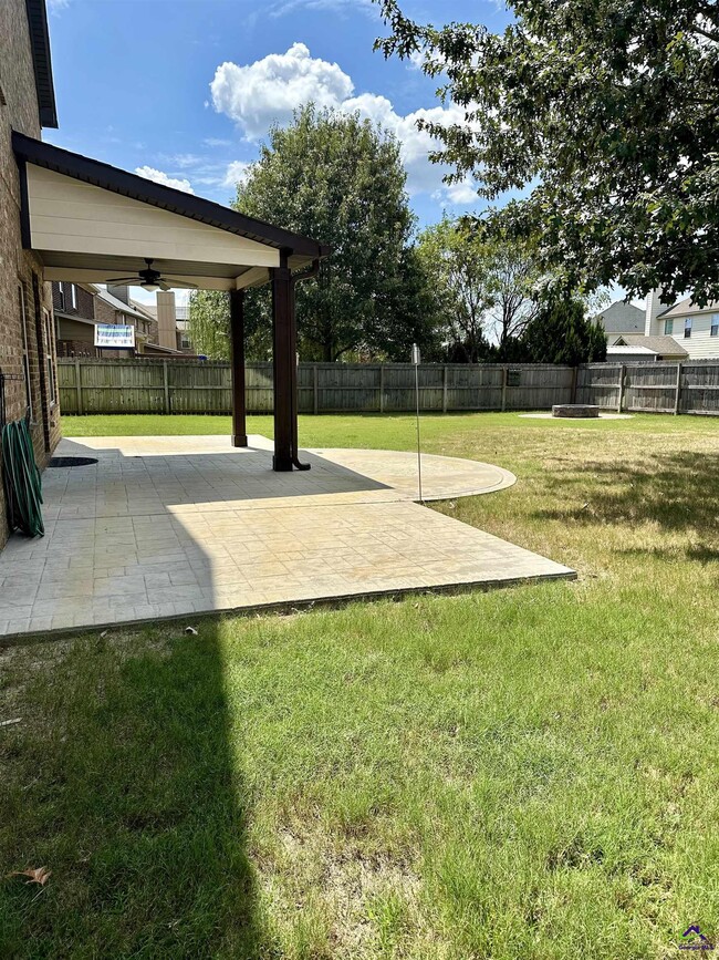 Building Photo - 121 Hawks Tail Dr