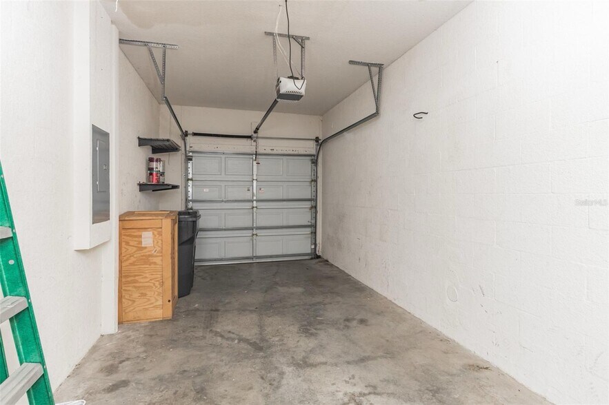 Building Photo - 6723 Breezy Palm Dr