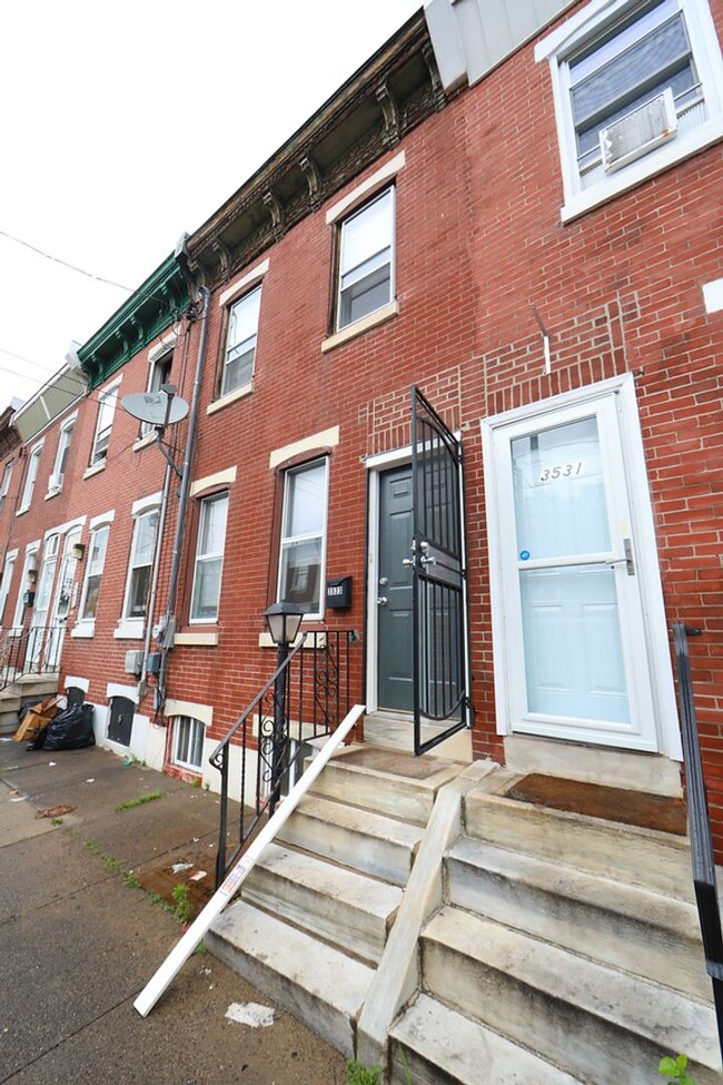 Building Photo - Newly Renovated Two Bedroom House