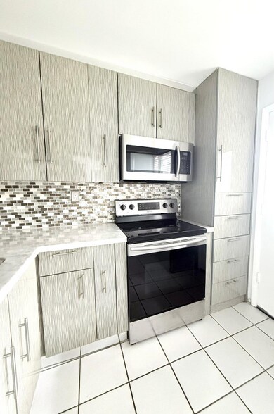 Building Photo - 1601 NE 191st St