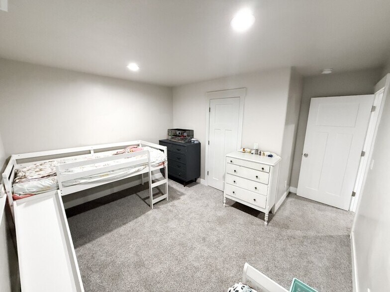 Building Photo - 616 E 625 S