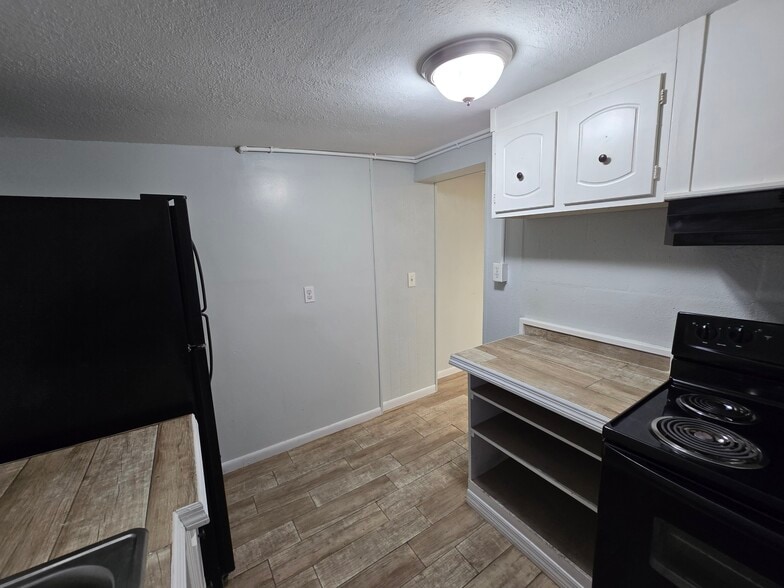 Building Photo - 7107 Arlet Dr
