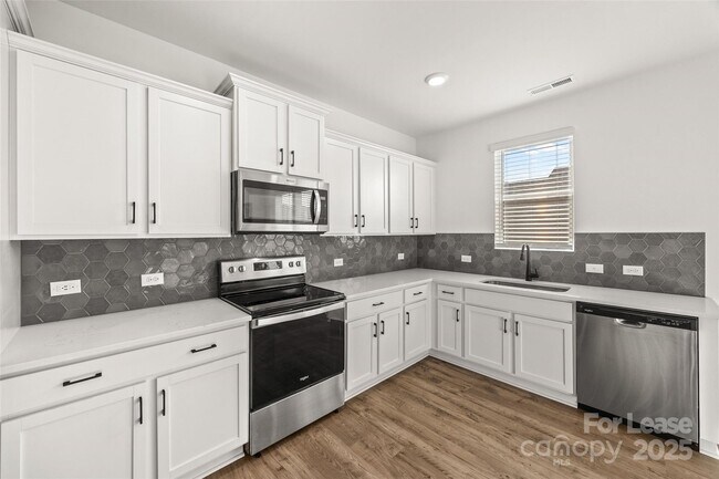 Building Photo - 15018 Scoter St