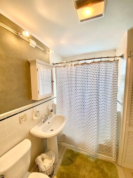 Building Photo - 12 Oswald St