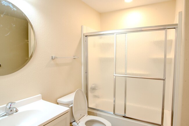 Building Photo - Fully Updated 2 Bed 1 Bath in Woodland Park!