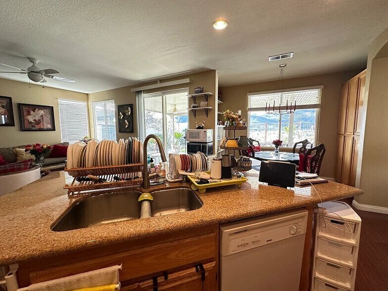 Building Photo - 46073 Via La Colorada