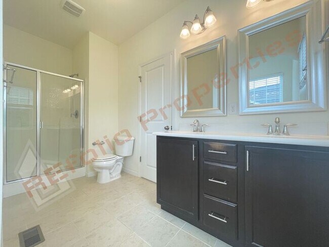 Building Photo - Beautiful 2 Story 3 Bedroom End Unit Townh...