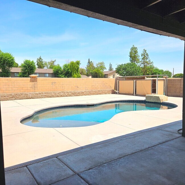 Building Photo - Pool home available now!
