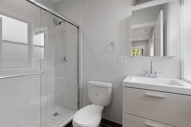 Building Photo - 1548 W Juneway Terrace