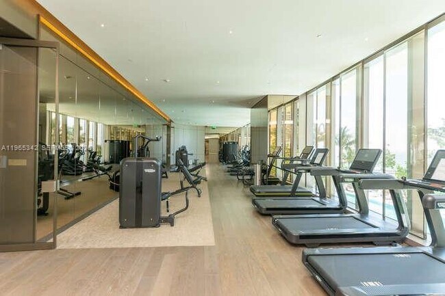 Building Photo - 18975 Collins Ave