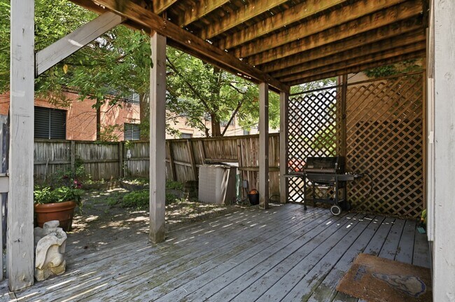 Building Photo - 717 Copeland St