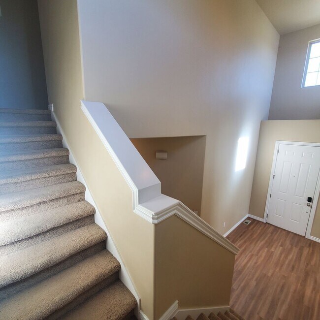 Building Photo - Incredible Lehi Townhouse