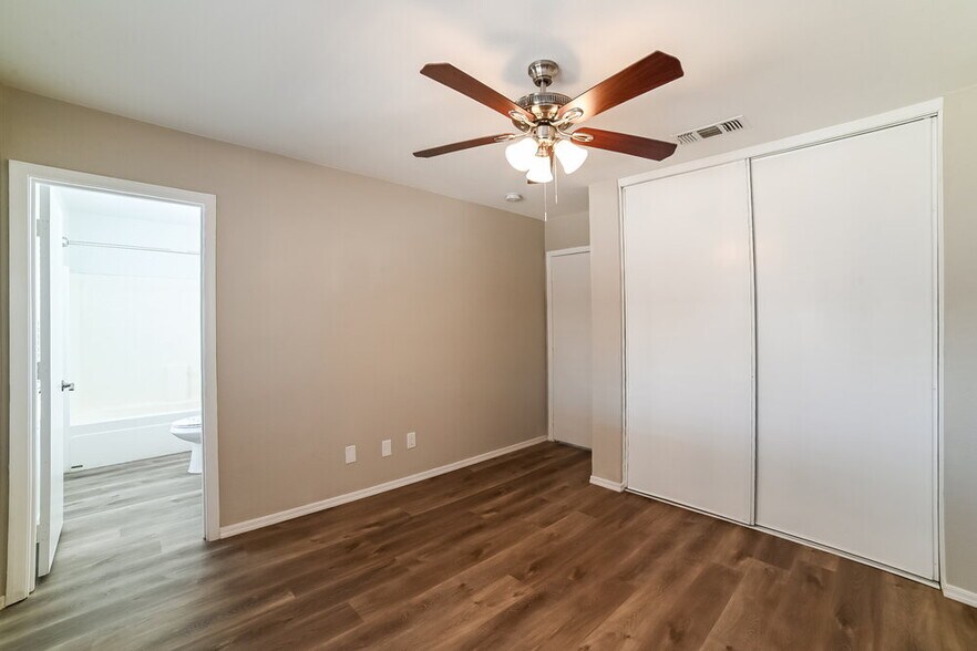 Building Photo - 11817 W Corrine Dr