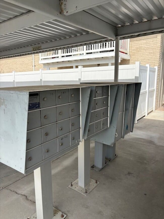 Building Photo - 2 Bedroom Condo in Millcreek!