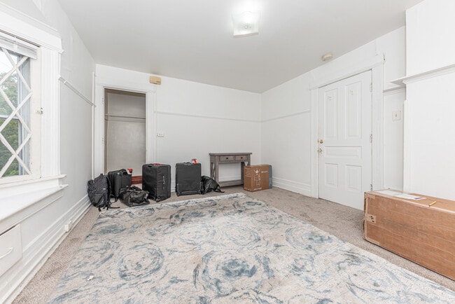 Building Photo - 808 E Ann St