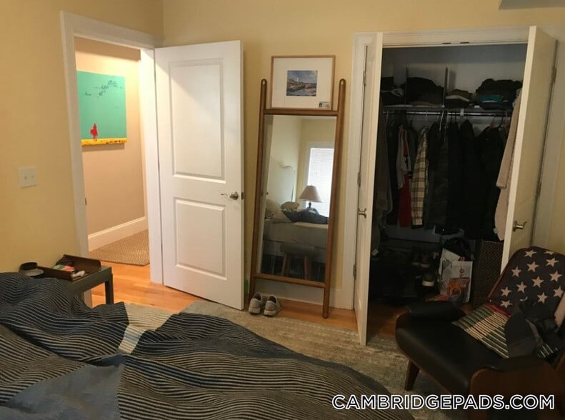 Building Photo - 116-118 Holland St.