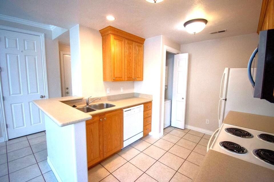 Building Photo - 272 W 400 N