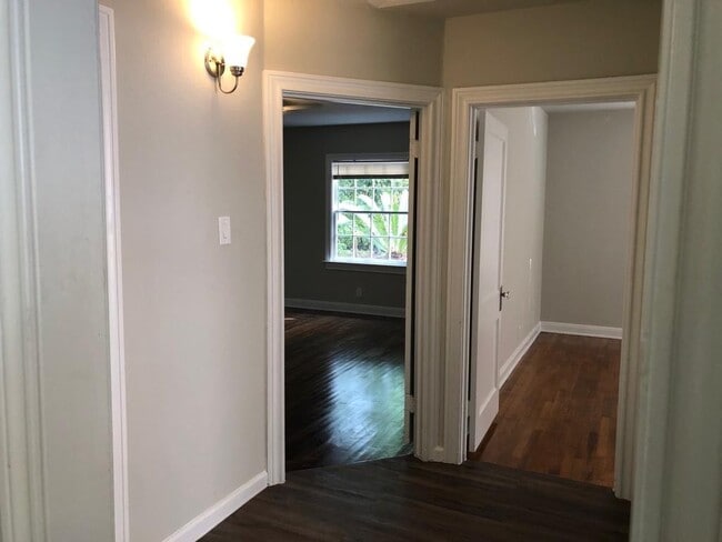 Building Photo - Move in Ready in Central Houston, 2 Bed/1 ...