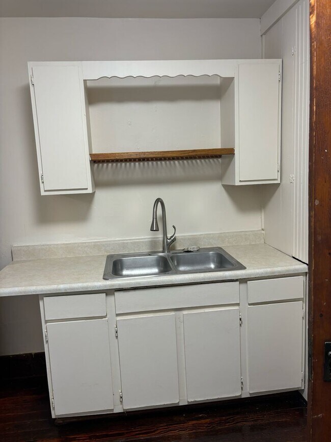 Building Photo - 103 Ruxton Ave