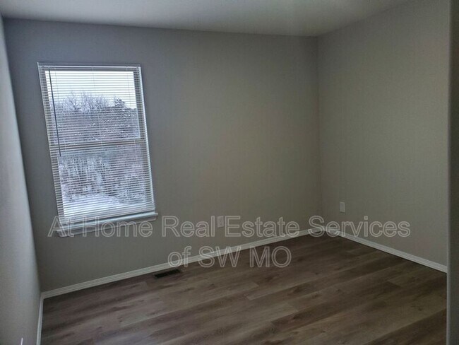 Building Photo - 624 S Southgate Dr