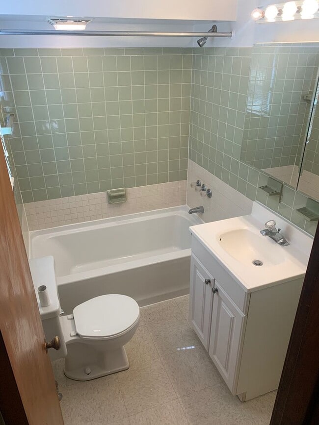 Building Photo - Spacious 2-bedroom 1-bath Townhome, Christy Park McK