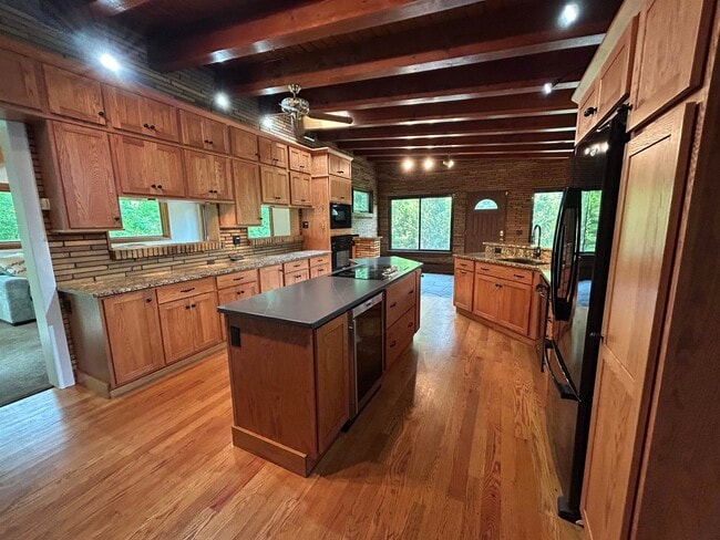 Primary Photo - 2021 River Rd
