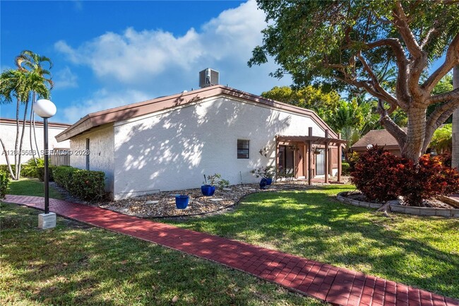Building Photo - 601 Leslie Dr