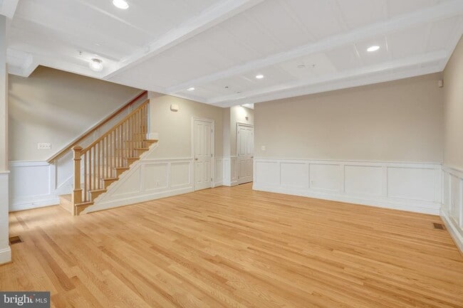 Building Photo - 229 Locust St SE