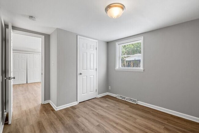 Building Photo - Updated Home with Hardwood Floors, LR & De...