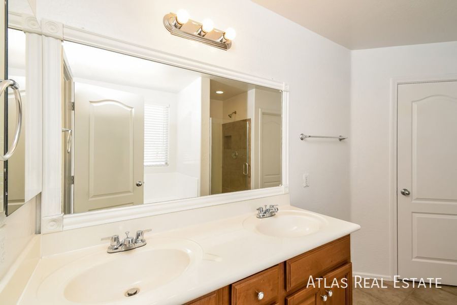 Building Photo - 1118 E Desert Springs Way