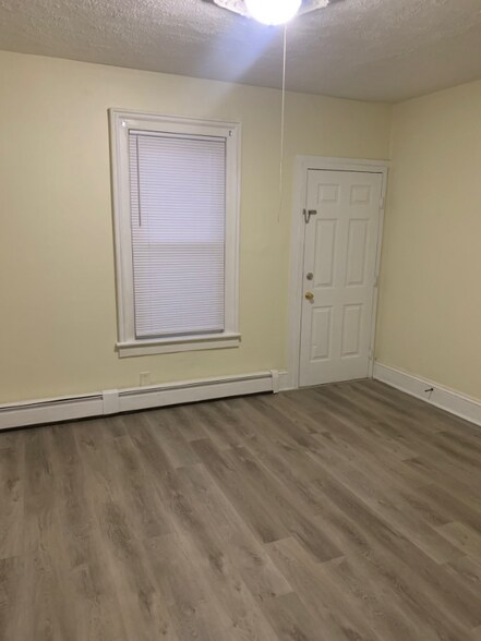 Building Photo - 102 Grove St