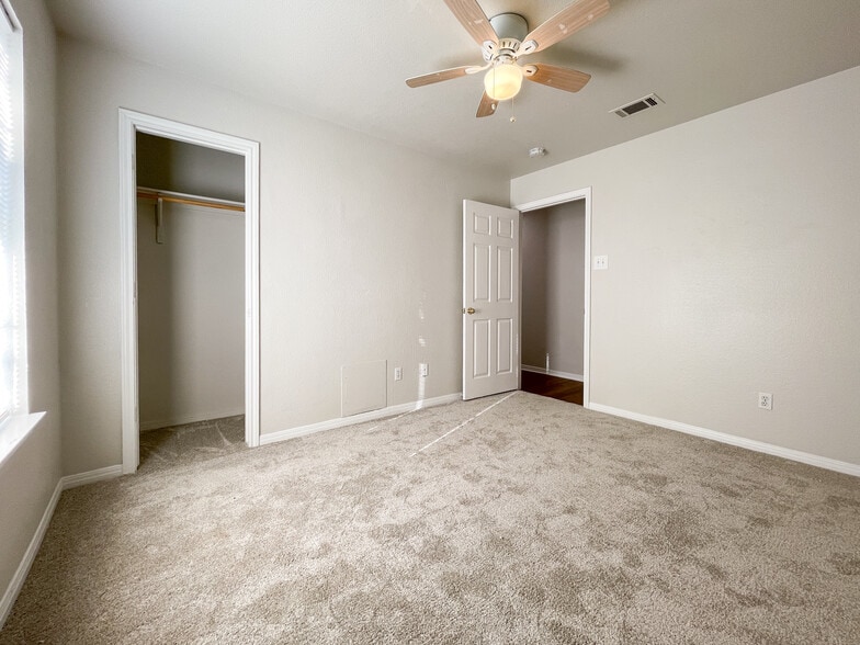 Building Photo - 175 Spring Water Ln