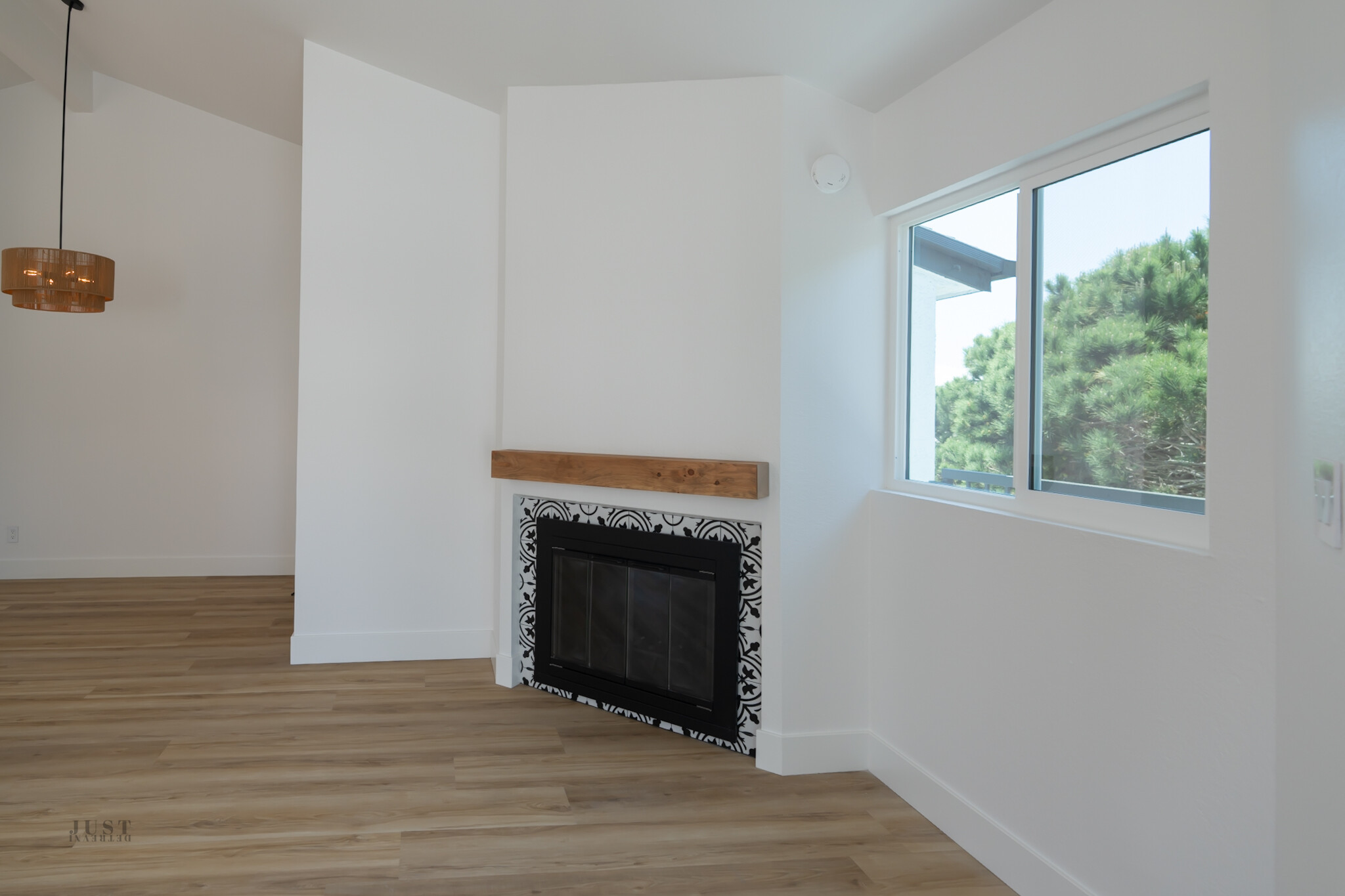 Modern fireplace (non-operational) - 907 5th