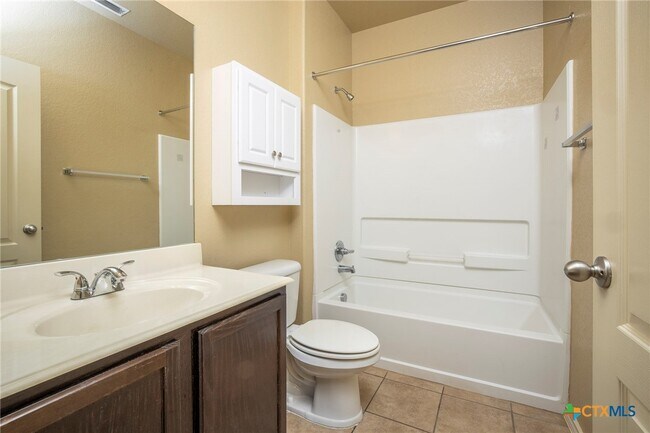 Building Photo - 433 Stonebrook Dr