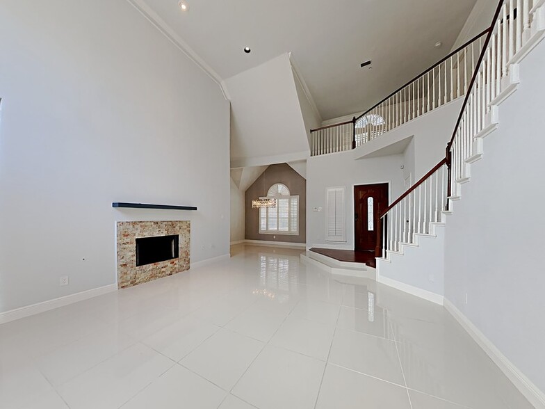 Building Photo - 14620 Stratford Ct