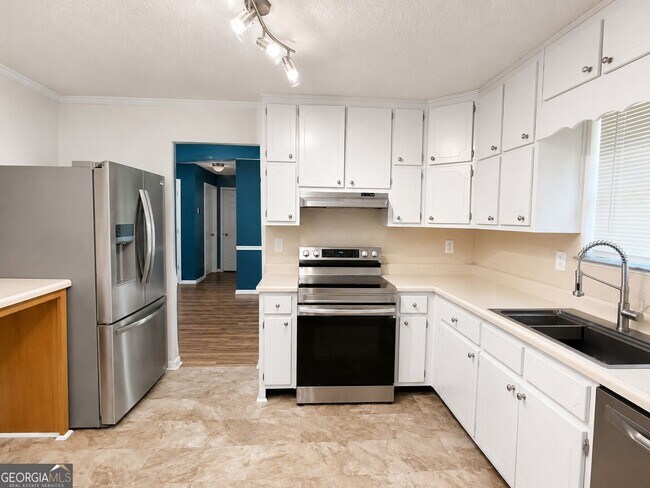 Building Photo - 157 Davidson Dr