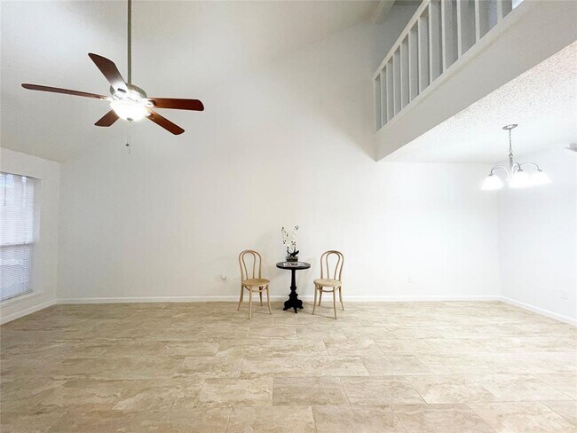 Building Photo - 13897 Hollowgreen Dr