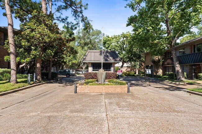 Building Photo - 6591 Bayou Glen Rd