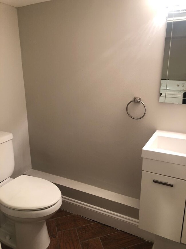 Building Photo - Beautiful 2 full bathroom (2)1/2 bathroom 2 bedroom townhouse in Baltimore City