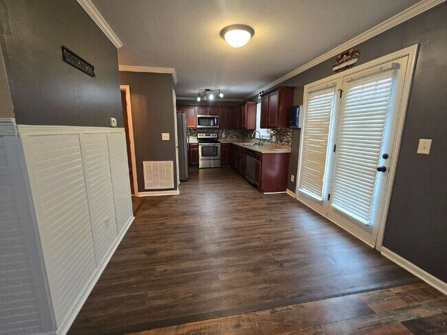 Building Photo - 3529 Southwood Dr