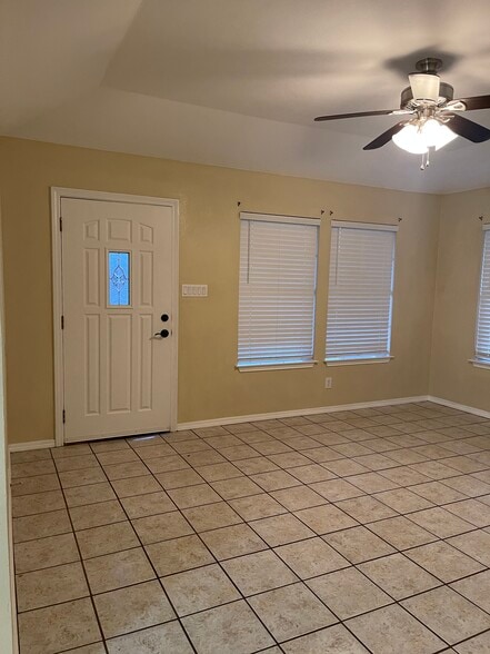 Living Room - 2427 Wescott Ave